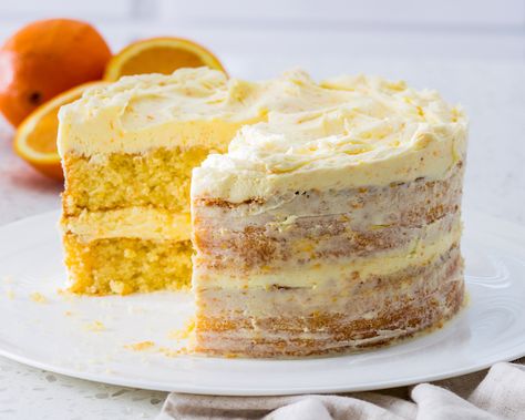 Made with pineapple and a generous splash of gold and dark rum, our layer cake twist on Bermuda’s Rum Swizzle cocktail offers up paradise by the slice. Rum Swizzle Recipe, Gf Deserts, Rum Swizzle, Orange Buttercream, Rum Recipes, Pineapple Rum, Salty Cake, Rum Cake, Buttercream Recipe