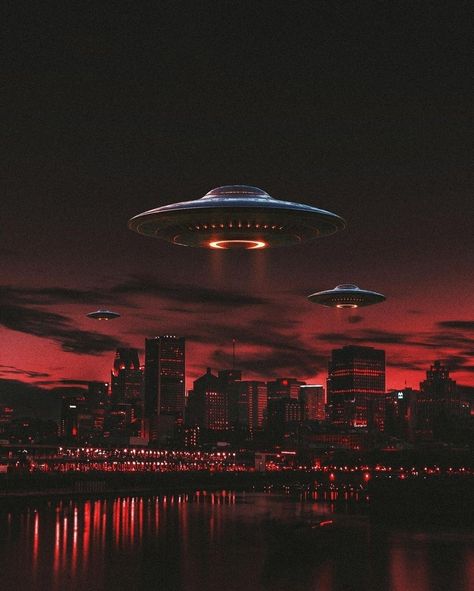 Tornado Pictures, Alien Sightings, Alien Spacecraft, Concept Vehicles Sci Fi, Ufo Art, Flying Saucers, Alien Aesthetic, Trippy Designs, Theme Tattoo