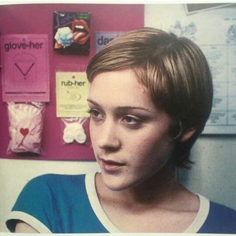 Chloe Sevigny on the set of Kids, 1995. Chloe Sevigny Kids, Chloe Sevigny 90s, Teenage Movie, Harmony Korine, Larry Clark, Chloë Sevigny, Film Script, Chloe Sevigny, Film Stills