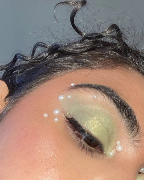 Harry Styles Makeup Inspired, Harry Styles Makeup, Makeup Verde, Concert Makeup, Simple Makeup Tips, Rave Makeup, Edgy Makeup, Fancy Makeup, Makeup Eye Looks