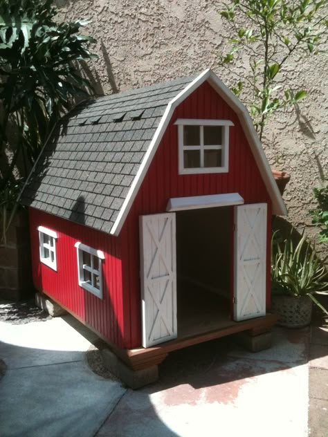 Wood Dog House Outdoor, Dog House Colors Ideas, Cute Dog Houses Outdoor, Dog House Painting Ideas, Farmhouse Dog House, Outside Dog Houses For Big Dogs, Fancy Dog Houses, Dog House Ideas, Functional Garage