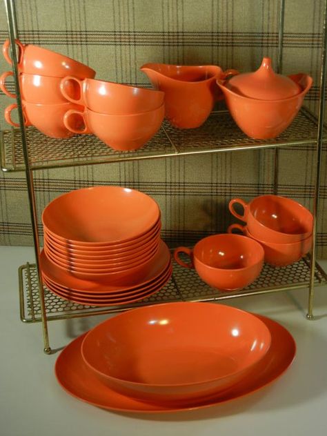 Coral Oneida melmac 24 piece dinnerware set.: Mcm Dinnerware, Kitchen Color Themes, Mid Century Modern Dishes, Kitchen Wishlist, Peach Shades, Retro Kitchen Accessories, Desert Plates, Melamine Dishes, Airstream Trailer