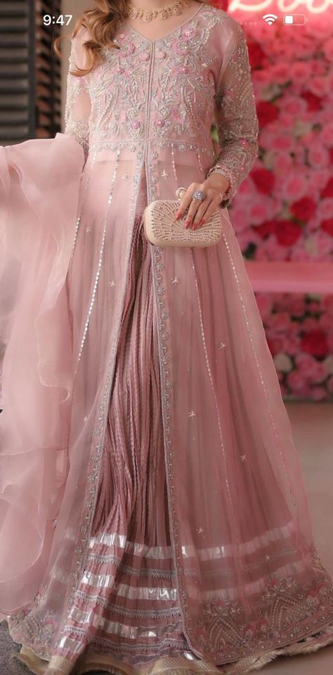 Style Outfits Summer, Summer Vibes Aesthetic, Aesthetic Summer Outfits, Shadi Dresses, Bridal Dresses Pakistan, Fancy Sarees Party Wear, Stylish Wedding Dresses, Womens Trendy Dresses, Pakistani Fancy Dresses