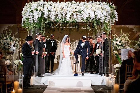 Chupa Jewish Wedding, Chuppah Flowers Wedding, Jewish Wedding Chuppah Flowers, Huppah Wedding Indoor, Modern Chuppah, Wedding Chuppah Flowers, Huppah Wedding, Chuppah Flowers, Wedding Trailer