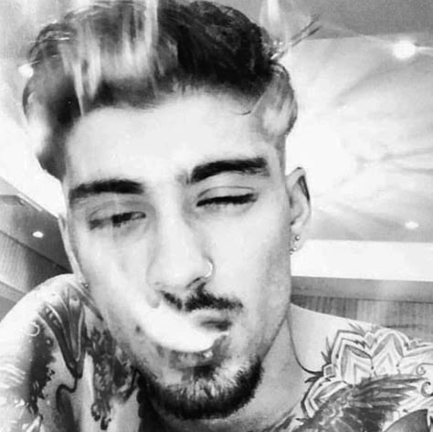 Zayn Malik Icons, Zayn Malik Tattoos, Zayn Malik Photos, Zayn Malik Pics, Pop Singers, Fan Fiction, Zayn Malik, Story Instagram, Dream Guy