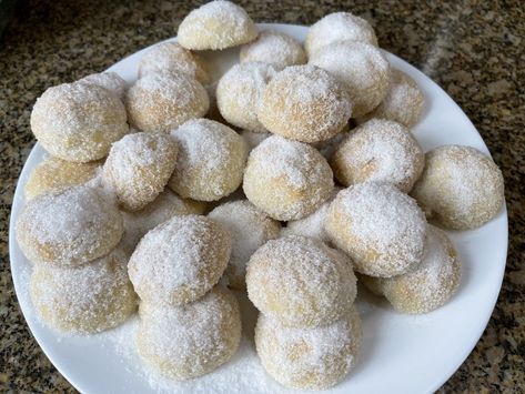 Portuguese Christmas Cookies, Portuguese Cookies Recipes, Portuguese Christmas Recipes, Portuguese Recipes Azorean, Portuguese Donuts Recipe, Portuguese Biscoitos Recipe, Sand Cookies Recipe, Portuguese Baking, Portuguese Cookies