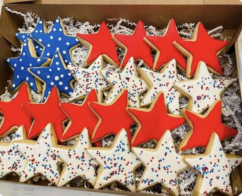 Easy 4th Of July Royal Icing Cookies, 4th Of July Cut Out Cookies, Forth Of July Sugar Cookie, 4th Of July Cookies Decorated, Fourth Of July Sugar Cookies, Star Cookies Decorated, Fourth Of July Cookies, Icing Cookies Tutorial, Patriotic Sugar Cookies