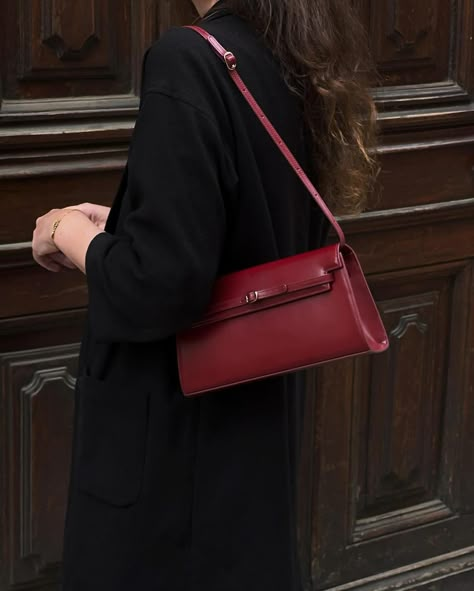 @solenelara with our dark cherry shoulder bag Brown Leather Bag Outfit, Leather Tote Bag Outfit, Cherry Vibes, Red Bag Outfit, Me Bag, Winter Bags, Red Handbag, Brown Leather Bag, Bags Aesthetic