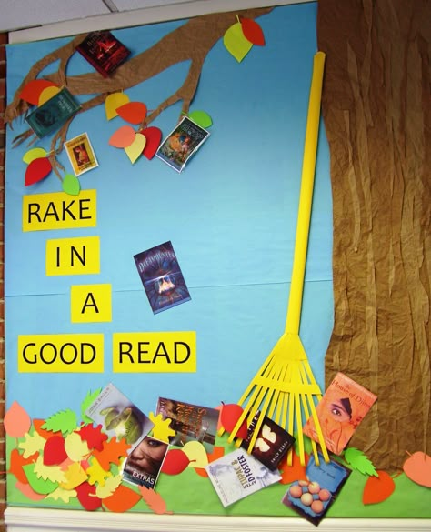 Great Fall Display Idea -- This display is by Bess Gonglewski - she is responsible for the displays and bulletin boards at the Marriott Library at the Holton-Arms School in Bethesda, Maryland (USA). Book Corner Display, Fall Library Displays, November Bulletin Boards, Smart Classroom, Library Decorations, School Library Displays, Library Bulletin Board, Reading Bulletin Boards, Library Book Displays