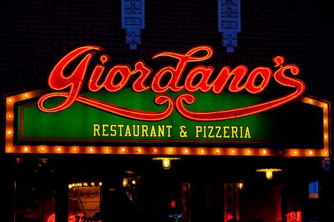 Giordano's Chicago - the best deepdish pizza on the planet! Taffy Apple, Chicago Deep Dish, Chocolate Clusters, Stuffed Pizza, Chicago Deep Dish Pizza, Chicago Things To Do, Chicago Pizza, Chicago Trip, Fire Food