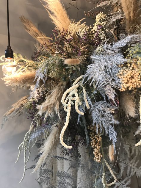 #pampas #alternativechristmas #hangingarrangement #amaranthus #pepperberry #gypsophilia #asparagusfern #silver #gold Asparagus Fern, Alternative Christmas, Silver, Gold