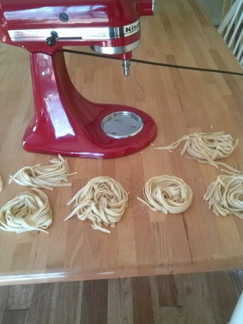 Egg Noddle Recipes, Home Made Egg Noodles, Bake Easy Recipes, Noddle Recipes, Kitchenaid Stand Mixer Recipes, Noodle Recipes Homemade, Stand Mixer Recipes, Kitchenaid Pasta, Egg Noodle Recipes