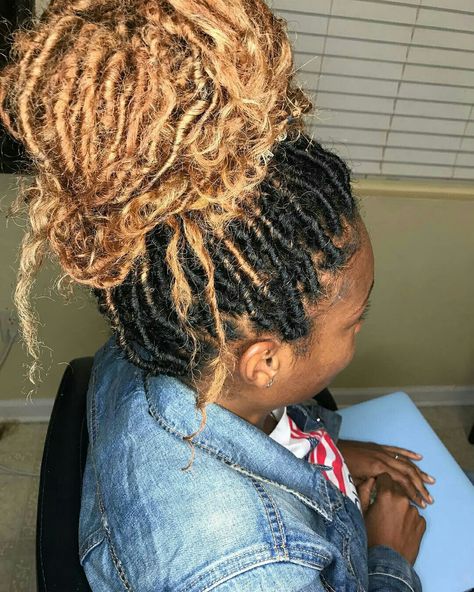 ғσℓℓσω мє: @Rollody Faux Locs Hairstyles, Local Color, Goddess Locs, Hair Laid, Locs Hairstyles, Hair Life, Faux Locs, Crochet Hair Styles, Natural Hair Care