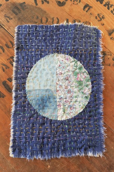 Fabric Tattoo, Textile Patchwork, Japanese Boro Textiles, Moon Japanese, Embroidery Books, Boro Sashiko, Japanese Boro, Boro Stitching, Sashiko Pattern