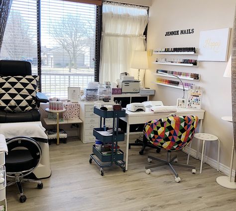 Private Nail Salon, Private Nail Studio, Studio Aesthetics, Nail Room, Nails Now, Salon Ideas, Loft Design, Nail Studio, Nail Tech