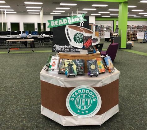 School Library Displays – Hooking Kids on Books! Round Library, Back To School Display, Back To School Displays, School Display, January Books, School Library Displays, Library Book Displays, Jean Piaget, Library Display