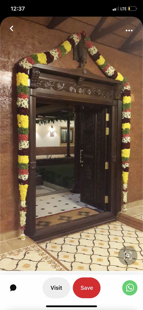 South Indian Main Door Design, Manduva House, Home Flower Decor, House Main Door, Indian Bedroom Decor, House Main Door Design, Diy Floral Decor, Business Hotel, House Interior Design Styles