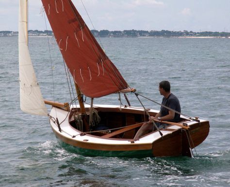 Florida Beg-Meil Sailing Basics, Duck Hunting Boat, Wooden Speed Boats, Sailboat Plans, Classic Sailboat, Vintage Sailing, Art Construction, Plywood Boat Plans, Plywood Boat