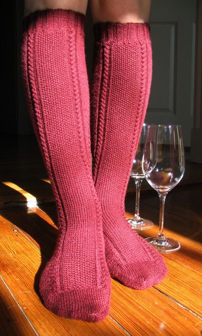 Knitty: Spring 2007 - Clessidra Knitted Knee High Socks Pattern Free, Cable Socks, Kilt Socks, Knit Stockings, Spring Knits, Socks Pattern, Sock Knitting, Pink Socks, Sock Knitting Patterns