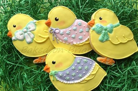 . Easter Chicks Cookies, Chick Cookies, Easter Cookie Cake, Easter Biscuits, Easter Party Food, Farm Cookies, Cookie Decorating Supplies, Decorator Frosting, Easter Sugar Cookies