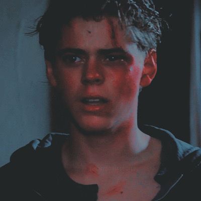 𝘮𝘺 𝘦𝘥𝘪𝘵!! The Outsiders Ponyboy Blonde, Ponyboy Beat Up, Blonde Ponyboy, The Outsiders Icons, Ponyboy Curtis Blonde, Ponyboy Curtis Wallpaper, Ponyboy Curtis Icons, Ponyboy Curtis Aesthetic, Pony Boy Curtis