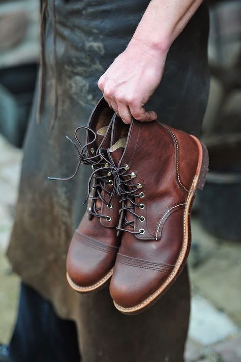 Redwing Iron Ranger, Red Wing Iron Ranger, Boots Cuir, Iron Ranger, Red Wing Boots, Old School Style, Brogue Boots, Wing Shoes, Red Wing Shoes