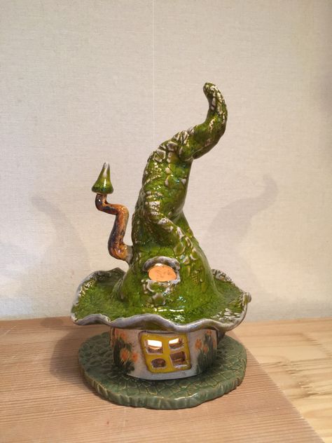 Ceramic Fairy House Ideas, Fairy House Pottery, Pottery Fairy Houses, Clay Mythical Creatures, Clay Lanterns Ideas, Clay Fairy House Diy, Fairy House Crafts, Clay Fairy House, Pottery Lessons