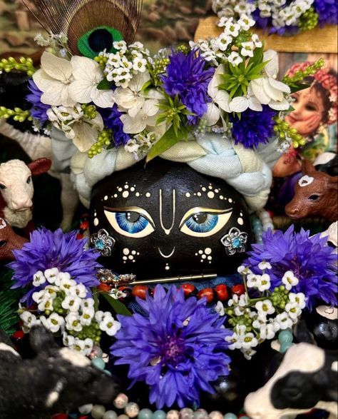 Shaligram Ji Shringar, Krishna Stone Painting, Mahadev Eyes, Giriraj Ji, Aesthetic Krishna, राधा कृष्ण, Pot Decoration, Sri Krishna, Lyrics Wallpaper