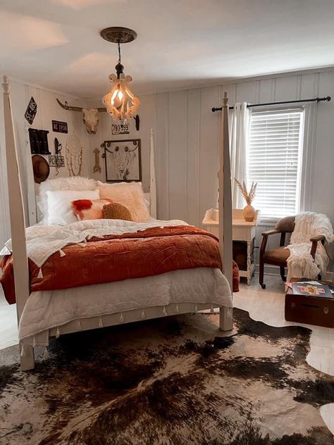 Subtle Western Bedroom, Girly Western Bedroom, Country Room Ideas, Country Teen Bedroom, Stylish Apartment Decor, Cowgirl Bedroom, Western Bedrooms, Country Bedroom Decor, Cowgirl Room