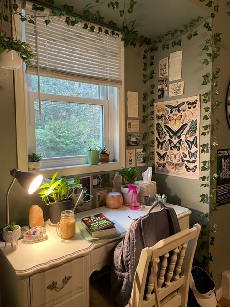 Room With Desk Aesthetic, Desk / Vanity Area, Room Decor With Green Walls, Green Painted Room Aesthetic, Aesthetic Desk Bedroom, Plant Room Decor Aesthetic, Art Desk Ideas Aesthetic, Room Decor Plant Aesthetic, Room Decor Ideas Aesthetic Retro