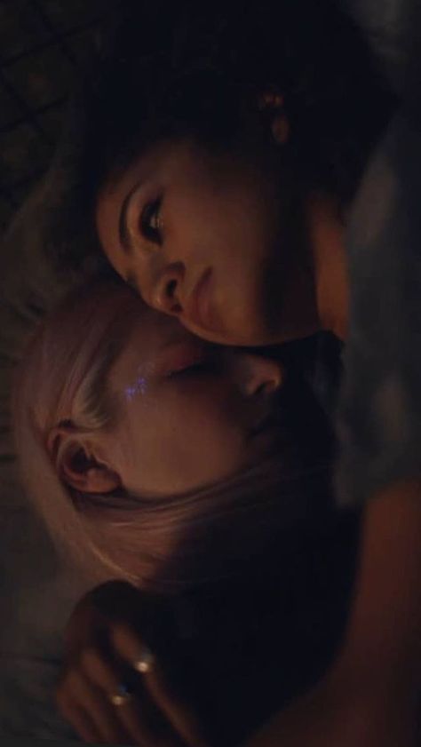 #euphoria #euphoriahbo #feeleuphoria #zendaya #hunter #love #couple #drama #tvseries #amazing Hunter Schafer, Foto Gif, Zendaya Coleman, Film Serie, Series Movies, Photo Profil, Serie Tv, Couple Goals, Relationship Goals