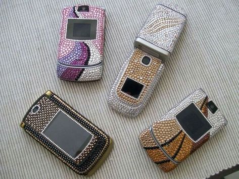 That bedazzled flip phones were the coolest. Bling Flip Phone, Bedazzled Flip Phone Aesthetic, Old Flip Phone Aesthetic, Burner Phone Aesthetic, Nokia Flip Phone Aesthetic, Bedazzled Flip Phone, 2000s Flip Phone Aesthetic, Y2k Electronics, Nokia Aesthetic