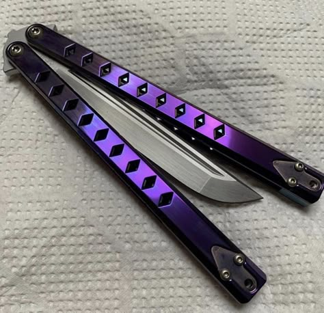 Balisong Aesthetic, Balisong Knife, Butterfly Knives, Aesthetic Knifes, Knife Aesthetic, Butterfly Knife, Big Girl Toys, Pretty Knives, Knife Collection