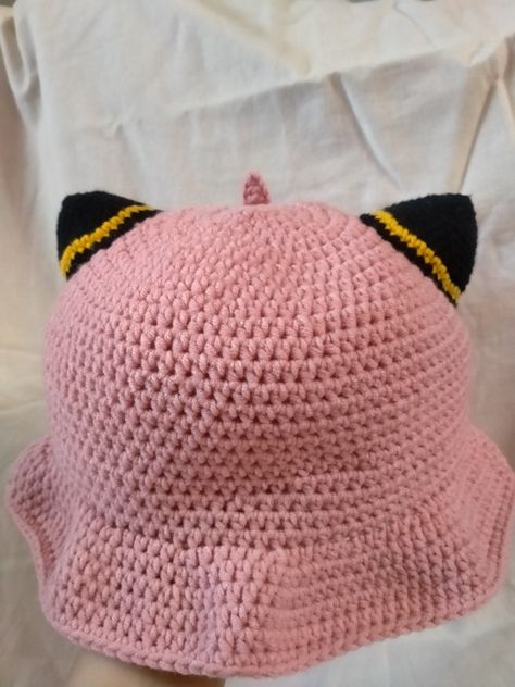 Anya Crochet Hat, Sanrio Crochet Hat, Kawaii Hats, Anya Spy X Family, Kawaii Hat, Crochet Project Ideas, Crochet Patterns Ideas, Crochet Bucket, Anya Forger