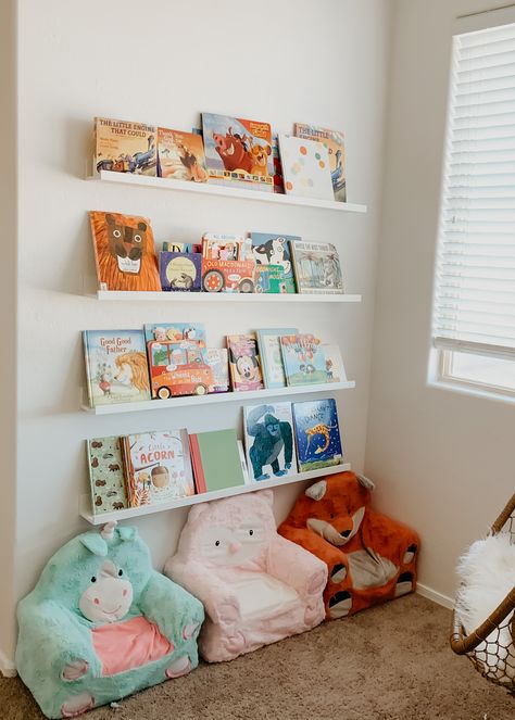 Book Corner Ideas Bedroom For Kids, Reading Corner Ideas For Kids, Boho Daycare, Reading Corner Nursery, Toddler Reading Corner, Nursery Reading Corner, Playroom Reading Corner, Church Nursery Ideas, Kids Reading Area