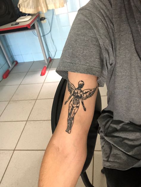 Rock Star Tattoos, Front Bicep Tattoo, 808 Tattoo, Art Tattoo Men, Rock Tattoo Ideas, 90s Flash Tattoo, Tattoo On Elbow, Utero Tattoo, Sublime Tattoo