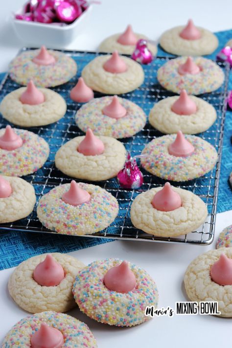 Simple Sugar Cookies, Kiss Cookie Recipe, Valentines Baking, Birthday Cake Flavors, Decadent Chocolate Desserts, Simple Sugar, Kiss Cookies, Blossom Cookies, Strawberry Dessert Recipes