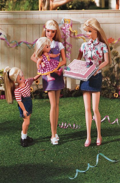 Barbie: 1999 Premium Photocards by Panini (57of72) | Flickr Barbie Photography, Barbie 90s, Barbie Books, Barbies Pics, Barbie Diorama, Barbie Family, Barbie Life, Barbie Vintage, Barbie Diy