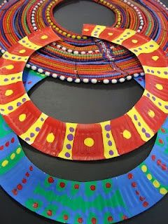 Paper plate african necklaces pinned with Pinvolve - pinvolve.co August Activities, African Necklaces, Indian Dream Catcher, Starověký Egypt, African Necklace, Paper Plate Crafts, Plate Crafts, Childrens Crafts, Preschool Art