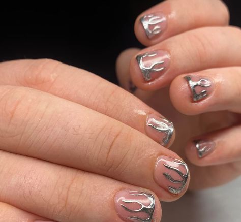 Men Chrome Nail Designs, Chrome Manicure Ideas, Chrome Manicure Men, Chrome Nails Designs Men, Short Nails Men Design, Chrome Nail Art Short, Chrome Nails For Men, Metallic Nails Men, Miller Nail Art