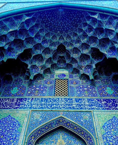 Beautiful shades of blue- Mosque, Istanbul Mosaic Architecture, Iraq Art, Art Mosaic, Blue Mosque, Beautiful Mosques, Woodland Hills, Blue Tiles, Tile Work, Place Of Worship