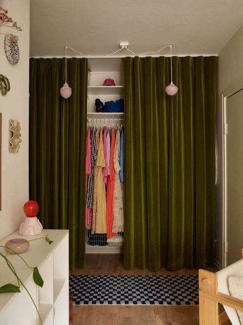 Bedroom With Closet Ideas, Apartment Curtain Ideas, Closet Curtain Ideas Bedroom, Never Too Small Apartment, Small Bedroom With Closet, Interior Design Room Bedroom, Decor For Small Room, Small One Room Apartment, Colored Closet