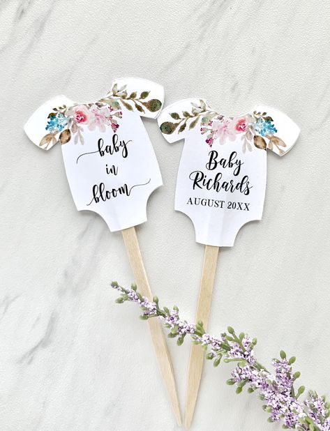 Plant Pregnancy Announcement, Baby Washcloth Flowers, Wine Glass Gifts Ideas, Flower Baby Shower Theme, Garden Baby Shower Theme, Cupcakes For Boys, Cricut Baby, Baby Shower Tags, Baby In Bloom