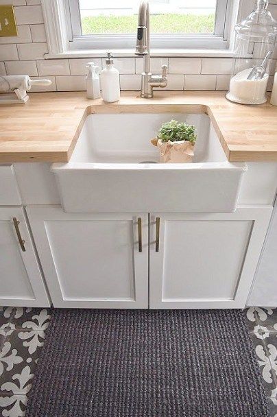 Ikea Farm Sink, Kitchen Ikea, Retro Appliances, White Kitchen Remodeling, Kitchen Sink Design, Butcher Blocks, Wood Roof, Farm Sink, Countertops Kitchen