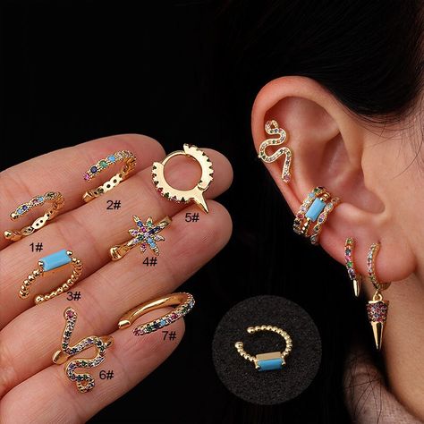 Cute Ear Piercings Ideas, Ear Piercings Design, Trendy Ear Piercings, Ear Piercing Combinations, Conch Cuff, Piercing Conch, Cute Ear Piercings, Earring Fashion, Cuff Earring