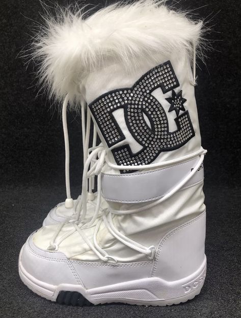 Dc Snow Boots, Dc Boots, 00s Mode, Mcbling Fashion, Dr Shoes, 2000s Fashion Outfits, New Rock, Moon Boots, Swag Shoes