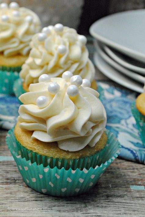 Oreo Cupcake Recipe, Cream Cheese Cupcakes, Vanilla Cream Cheese, Heavenly Desserts, Golden Oreo, How To Make Frosting, Vanilla Recipes, Oreo Cupcakes, Cupcakes Recipe