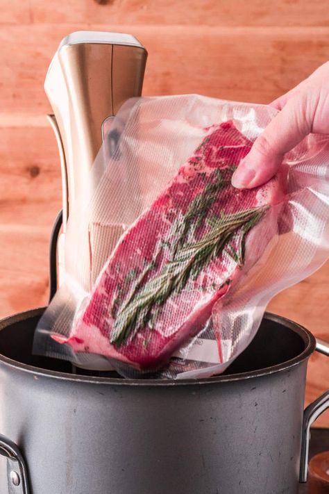 How to Cook Sous Vide Steak Cooking Liver, Blade Steak, Anova Sous Vide, Sous Vide Steak, Sous Vide Machine, Air Fryer Review, Sous Vide Recipes, Food Lab, Sous Vide Cooking