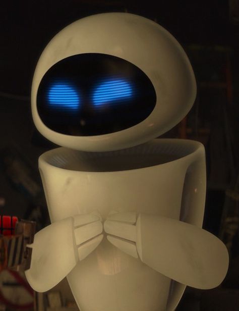 Wall E Characters, Eve Walle Pfp, Eva From Wall E, Wall-e And Eva, Wall E Pfp, Wall E Aesthetic, Eve From Wall E, Eve Walle, Hear Me Out Cake Characters