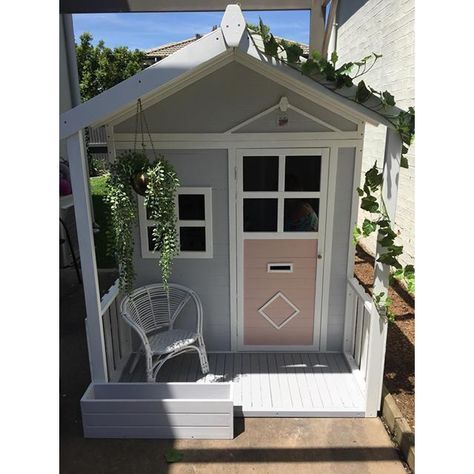 Cubby House Interior, Toddler Outdoor Play Area, Toddler Outdoor Play, Kids Cubby, Kids Cubby Houses, Kids Cubbies, Books Storage, Kids Doll House, Outdoor Playhouse